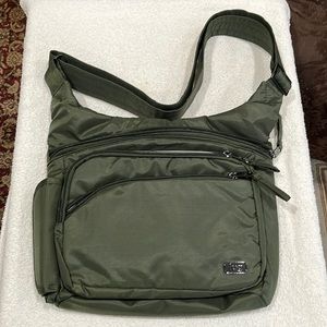 Lug beautiful Green Infinity sidekick Crossbody Bag!